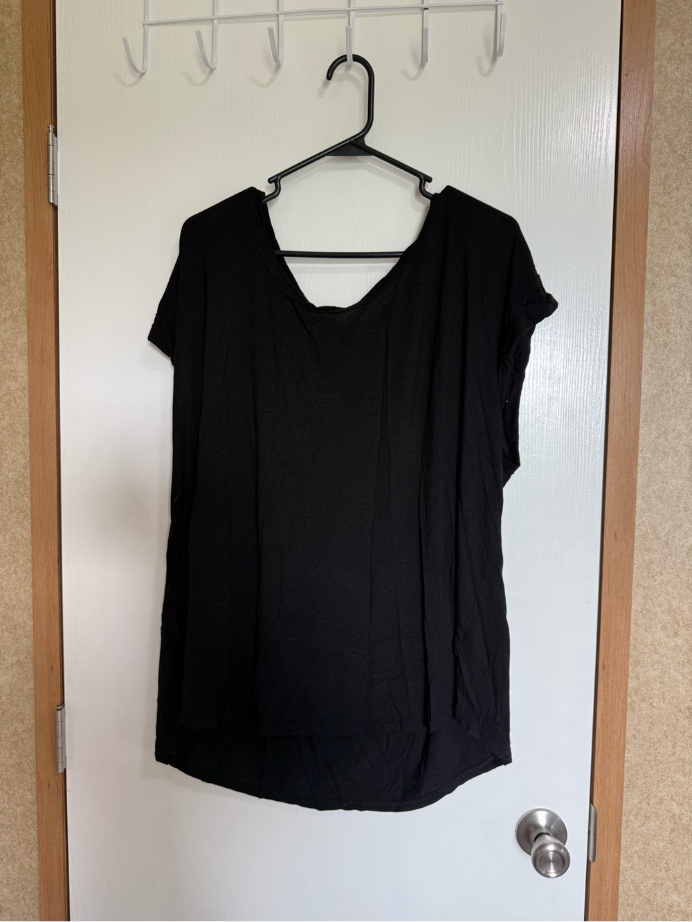 Maurices Black Short Sleeve Scoop Neck Tee